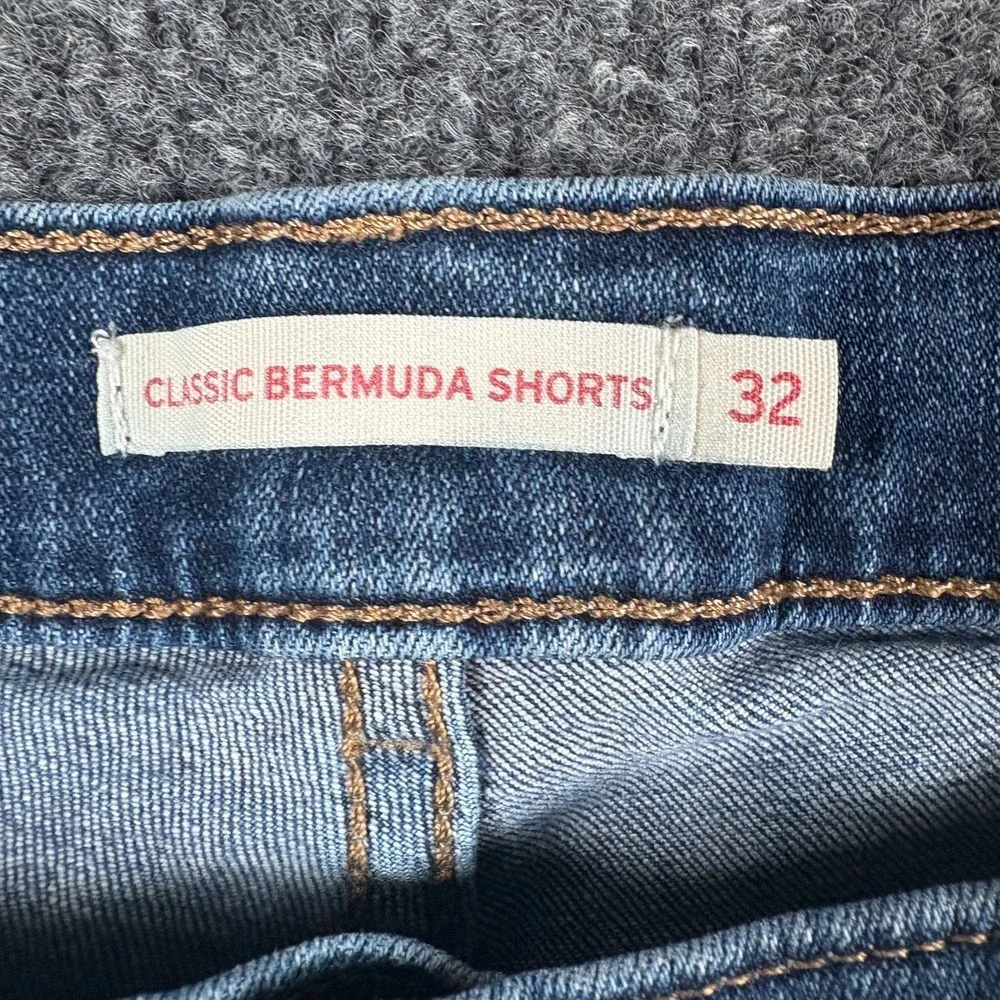 Levi's Bermuda Shorts Womens‎ 32 Blue Denim Cotton Stretch Classic Fit 5 Pockets